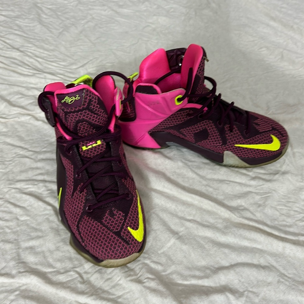 Nike Lebron XII Youth basketball sneakers size 3.5Y